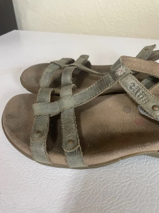Taos Women's Green Leather Sandals. Good Condition. Size 6. - Picture 5 of 10